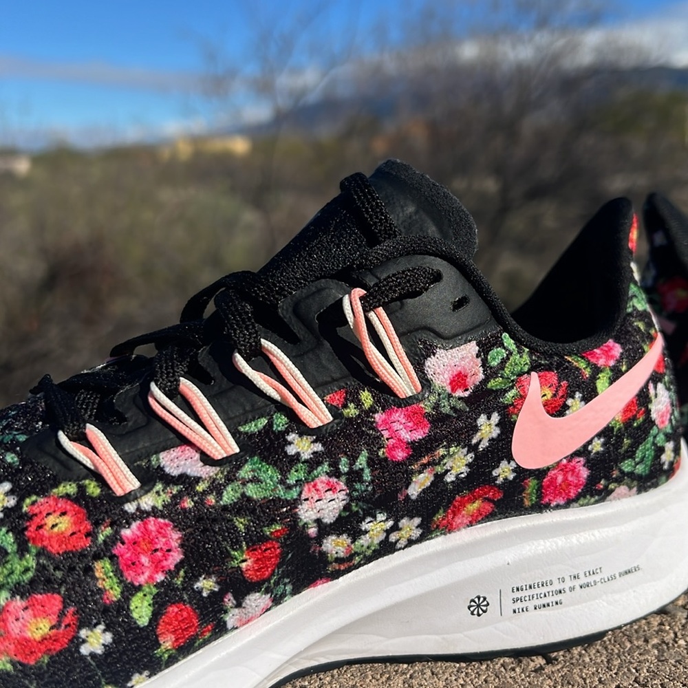 Nike Women's Floral Black Pink Running Sneakers - Picture 3 of 16